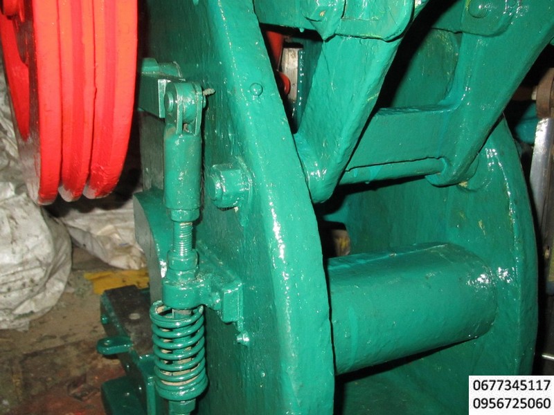 пресс кривошипно-шатунный пэ-5т , пресс настольный с кривошипно-шатунным механизмом действия и электрическим питанием ,  предназначен для операций холодной штамповки: вырубки, пробивки, гибки, неглубокой вытяжки , опрессовки  зажимов , скоб и наконечников на проводах  , таблетпресс  , таблетирование , габаритный размер - 420х280х650 , усилие 5 тонн, двигатель 1,7 квт, возможность ручного , ножного управления, штампы, пуансон , матрица, блоки штампов, пресс предназначен для различных операций холодной штамповки из ленты, полосы и штучных заготовок, простота в работе и обслуживании